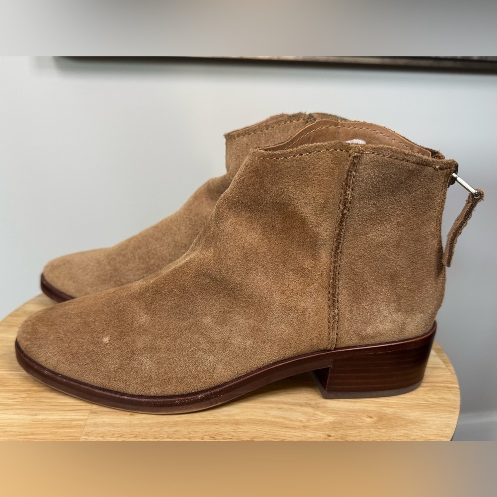 Dolce Vita Women’s Tavin Suede Zip Back Ankle Booties Tan, Size 7 - Picture 4 of 10
